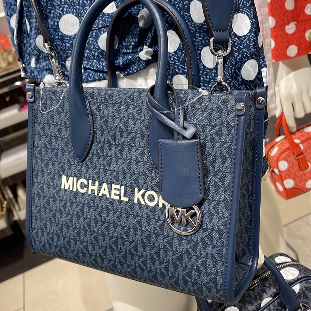 Michael Kors Mirella Small Signature Logo Shopper TZ Crossbody XBODY Bag
Admiral - Picture 1 of 16